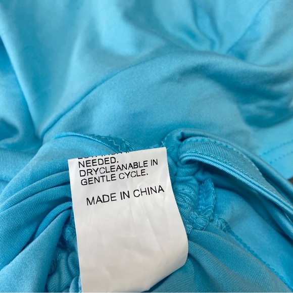 SHEIN Curve Size 2XL Baby Blue Tee Shirt, Short Sleeve, V Neckline - Picture 6 of 6